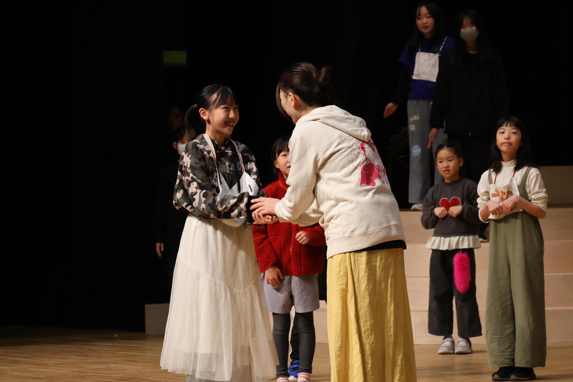 市民ミュージカル「シンデレラ」の様子