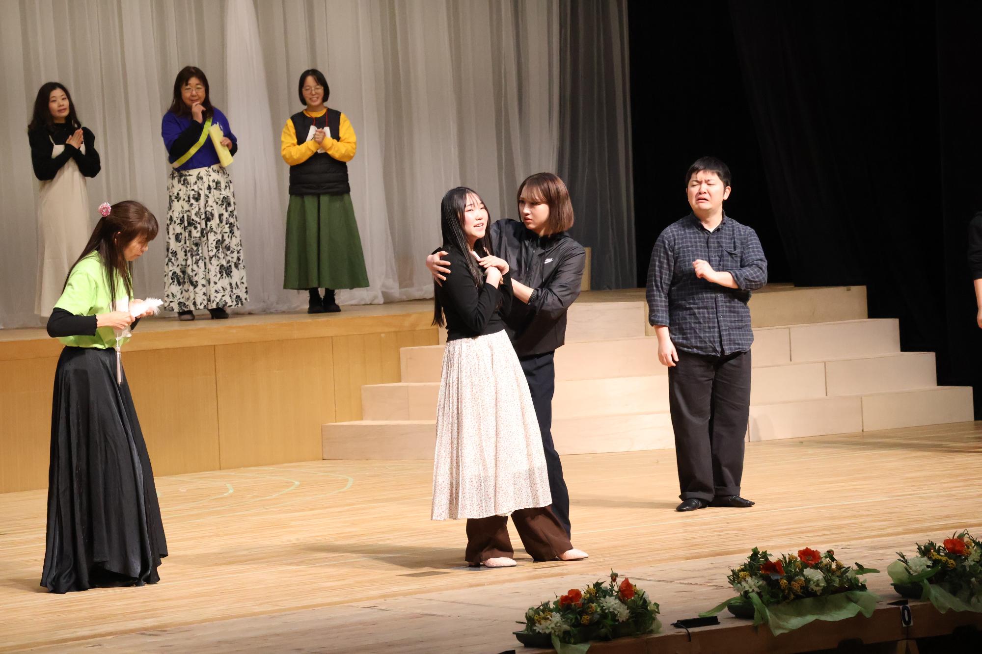 市民ミュージカル「シンデレラ」の様子