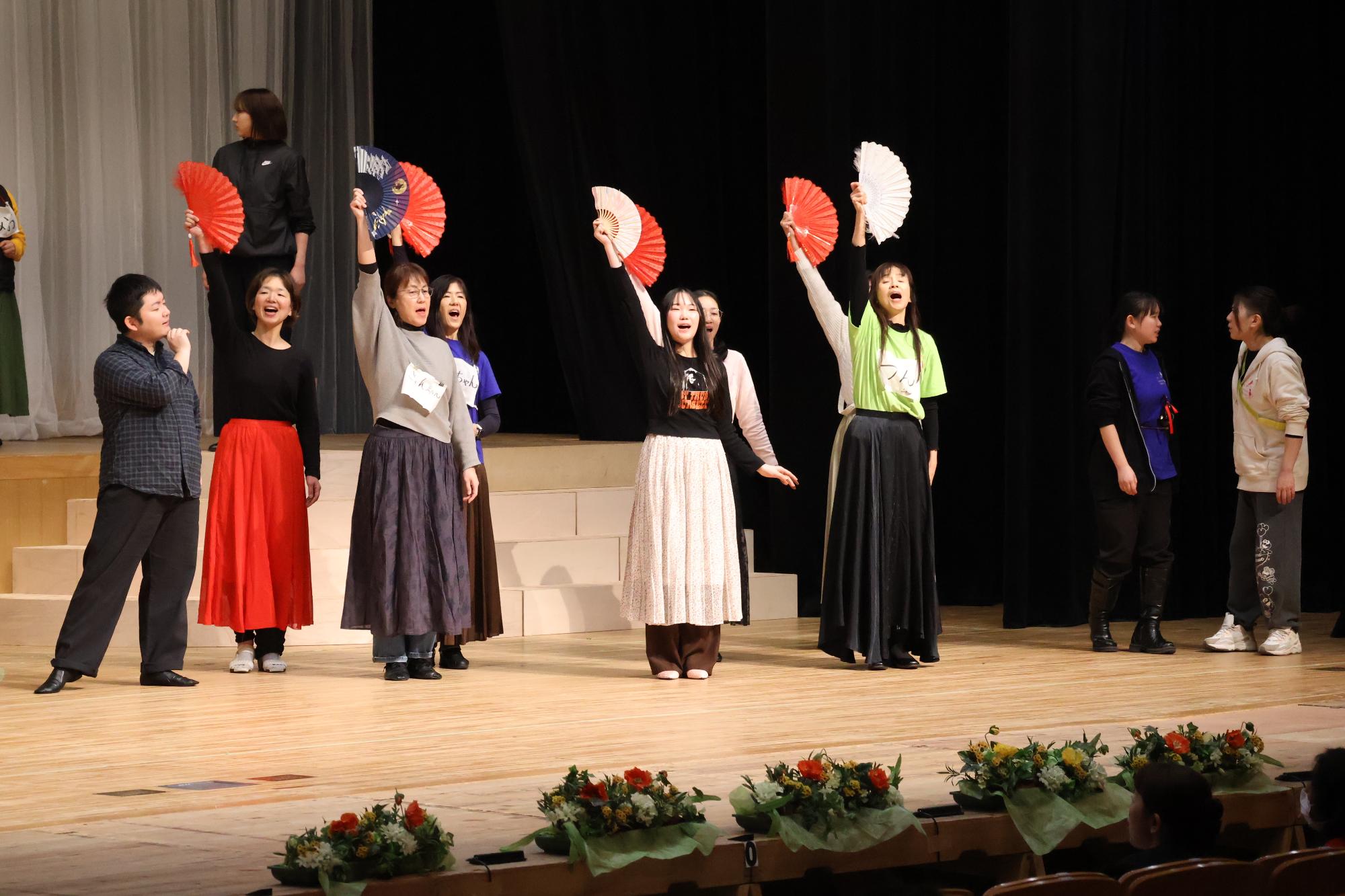 市民ミュージカル「シンデレラ」の様子