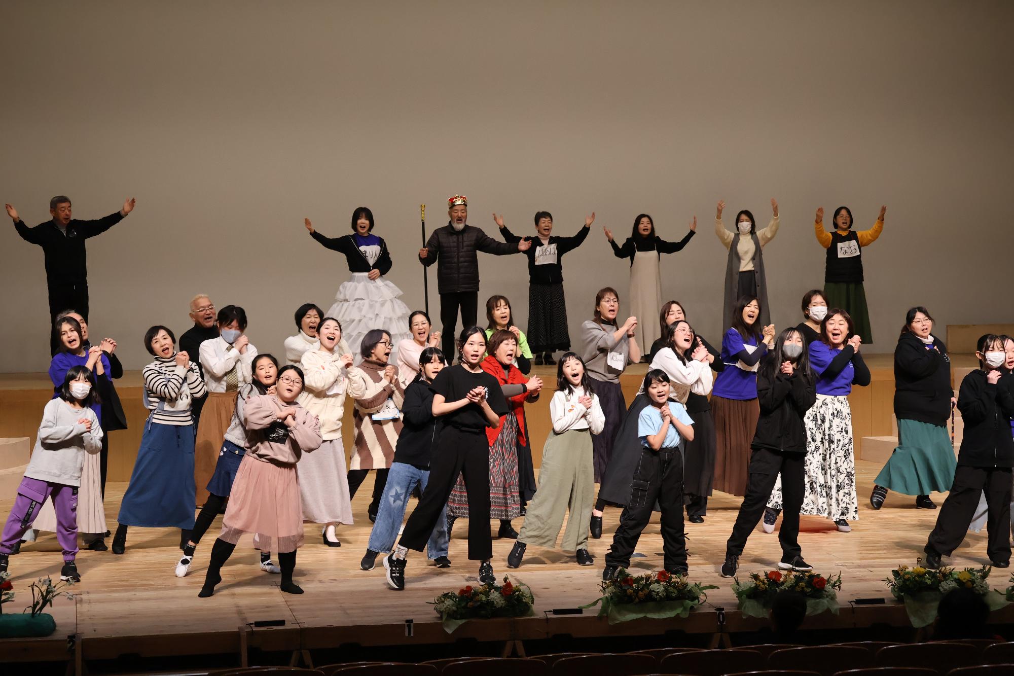 市民ミュージカル「シンデレラ」の様子