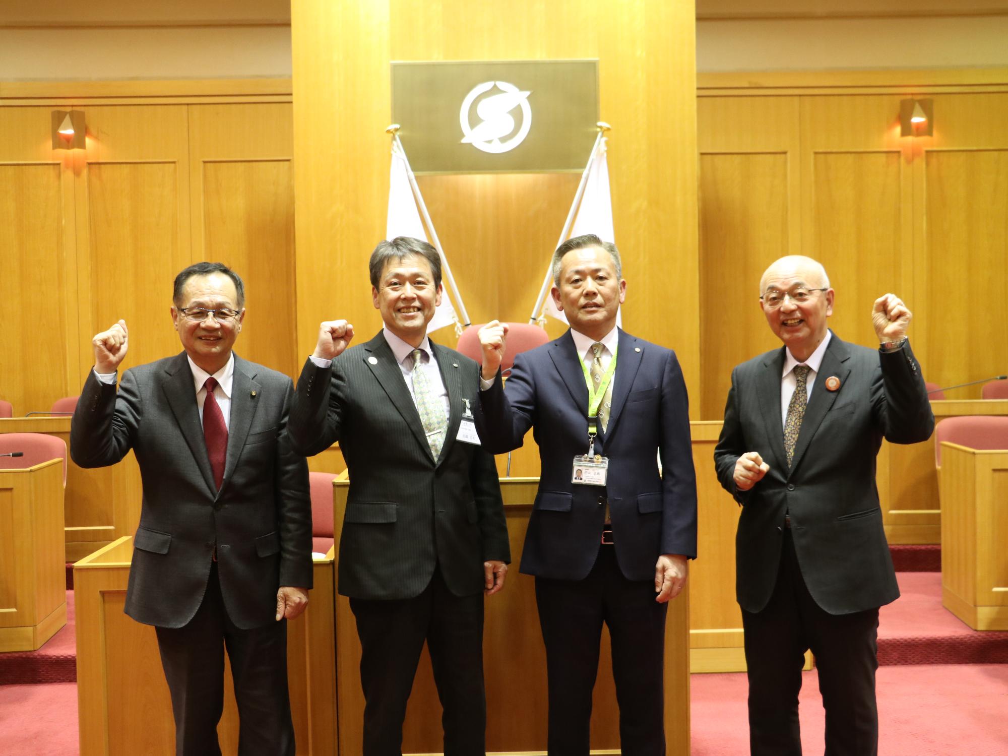 今年度いっぱいで定年退職する西羅部長と田中部長