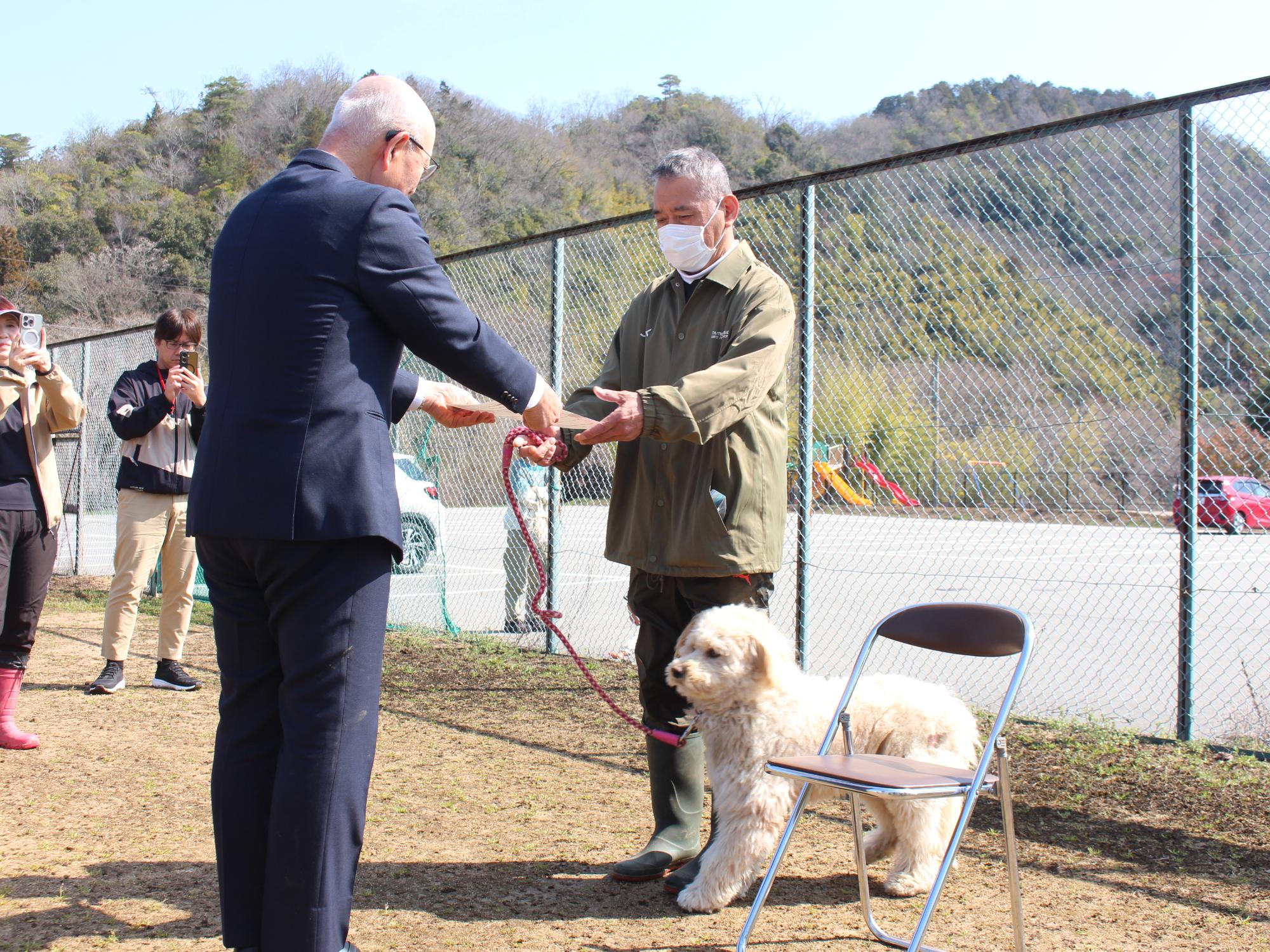 モンキードック認定書交付式の様子