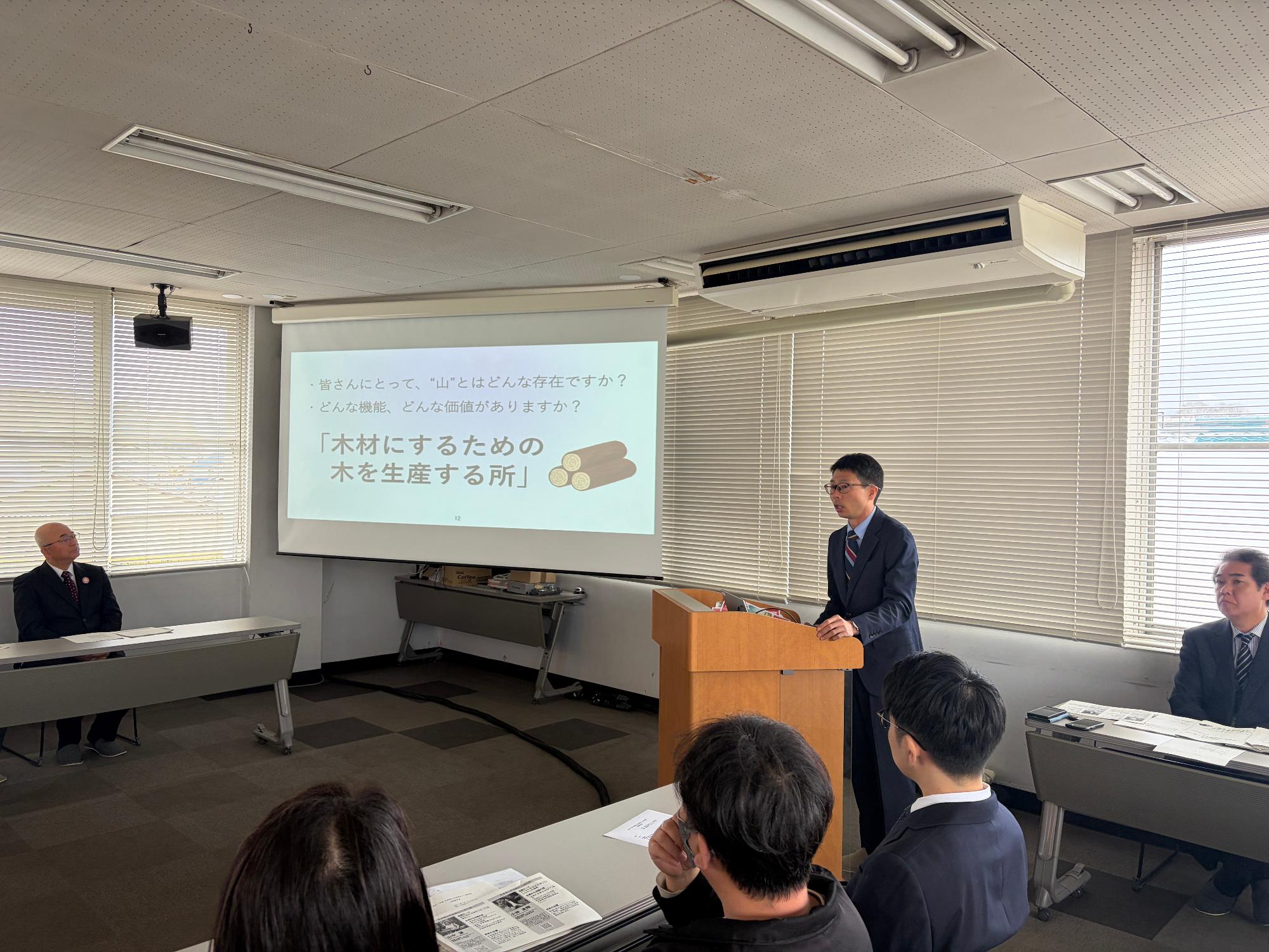 地域おこし協力隊活動報告会の様子