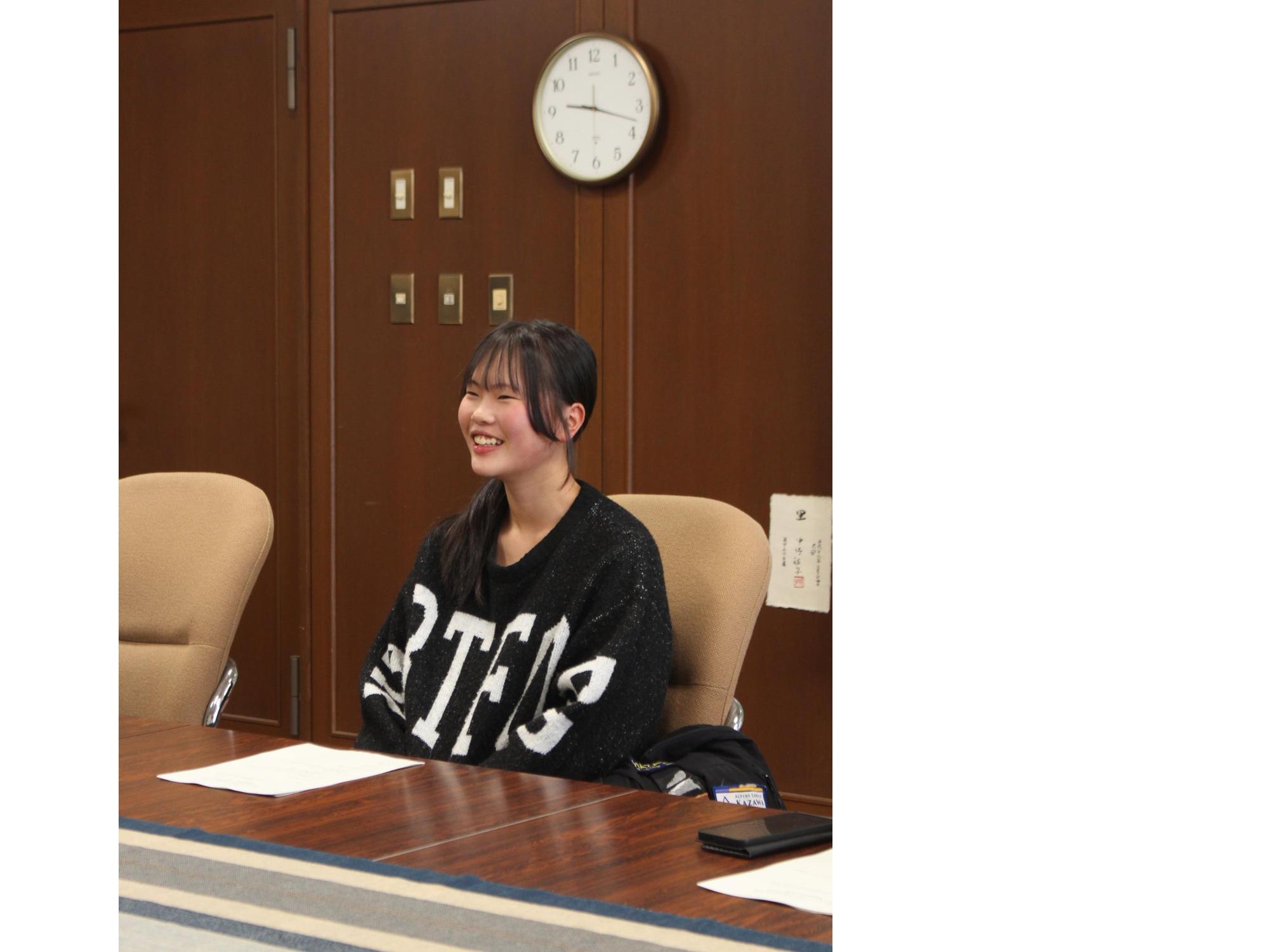 荒木日向さん表敬訪問の様子