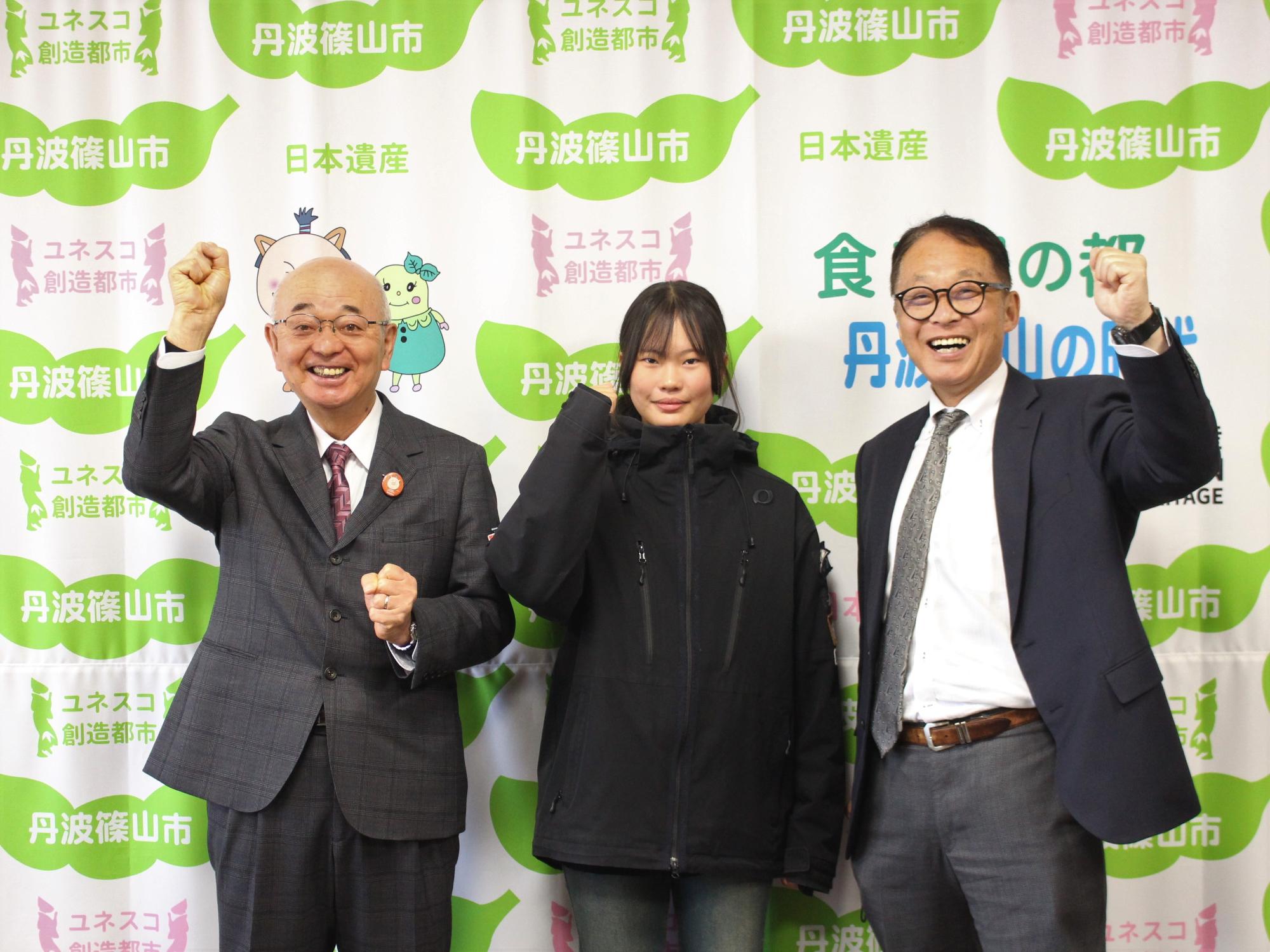 荒木日向さん表敬訪問の様子