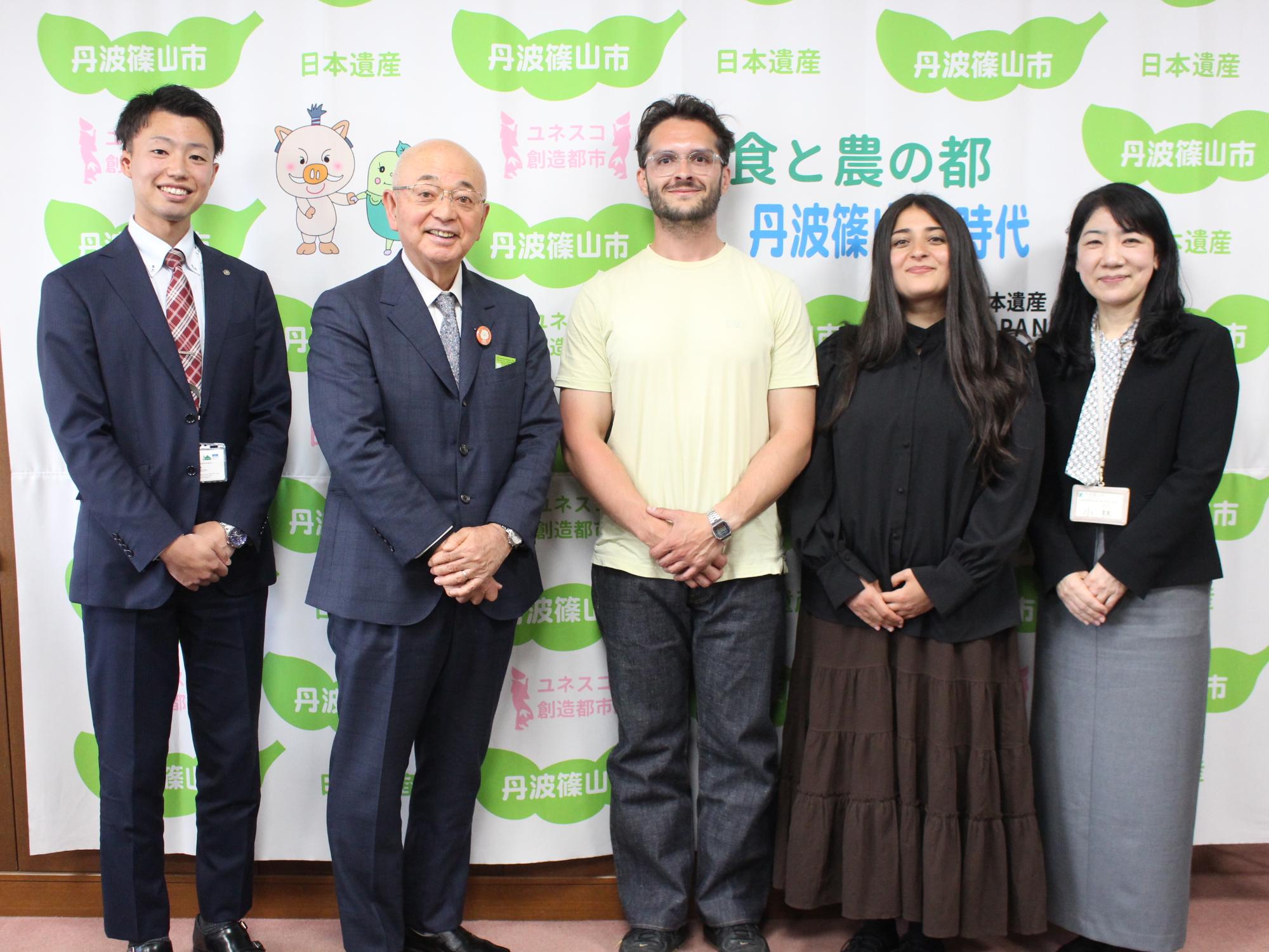 せリエルさん、エルトンさん来庁の様子