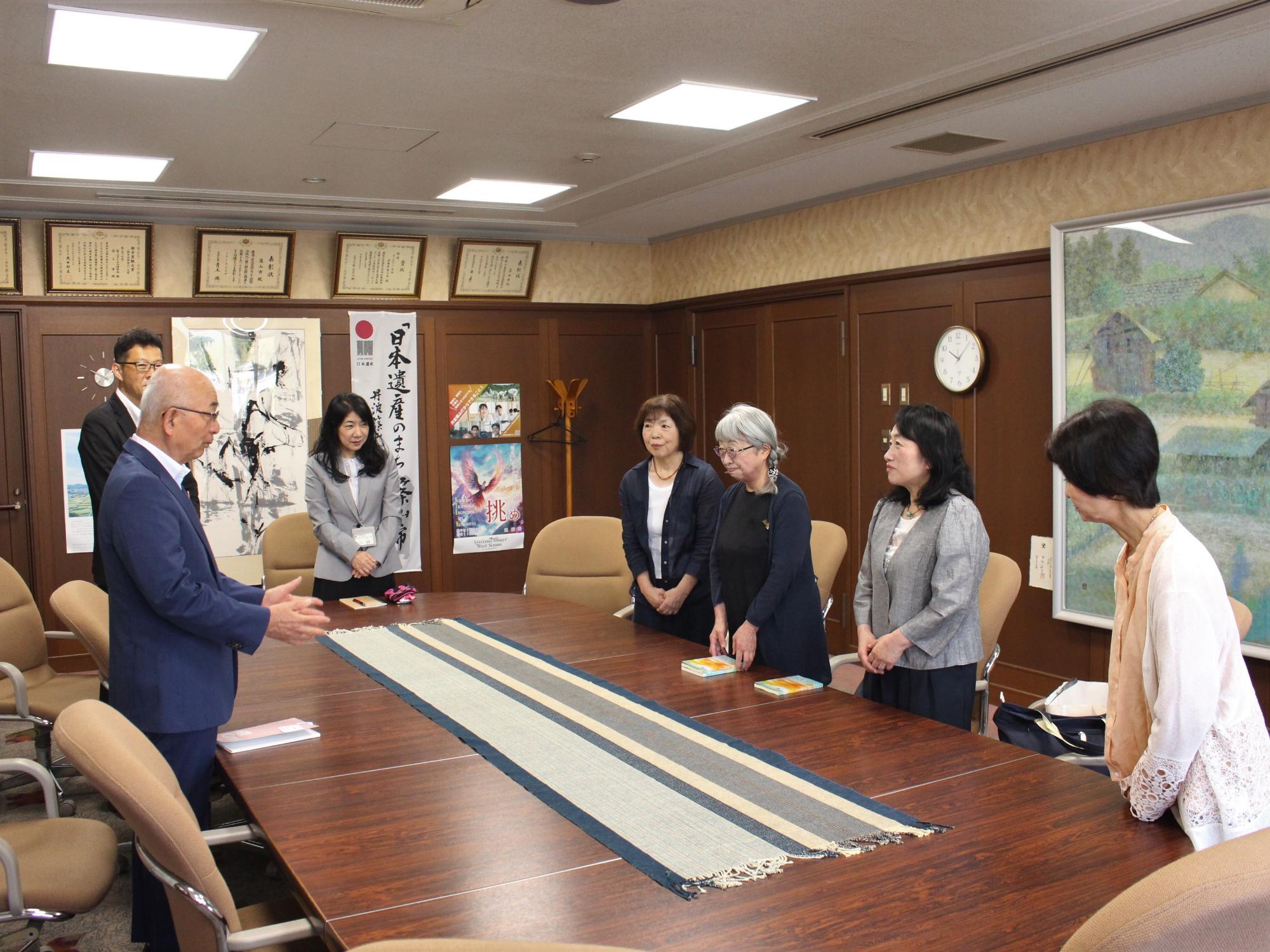 丹波昔ばなし大学再話研究会 贈呈式