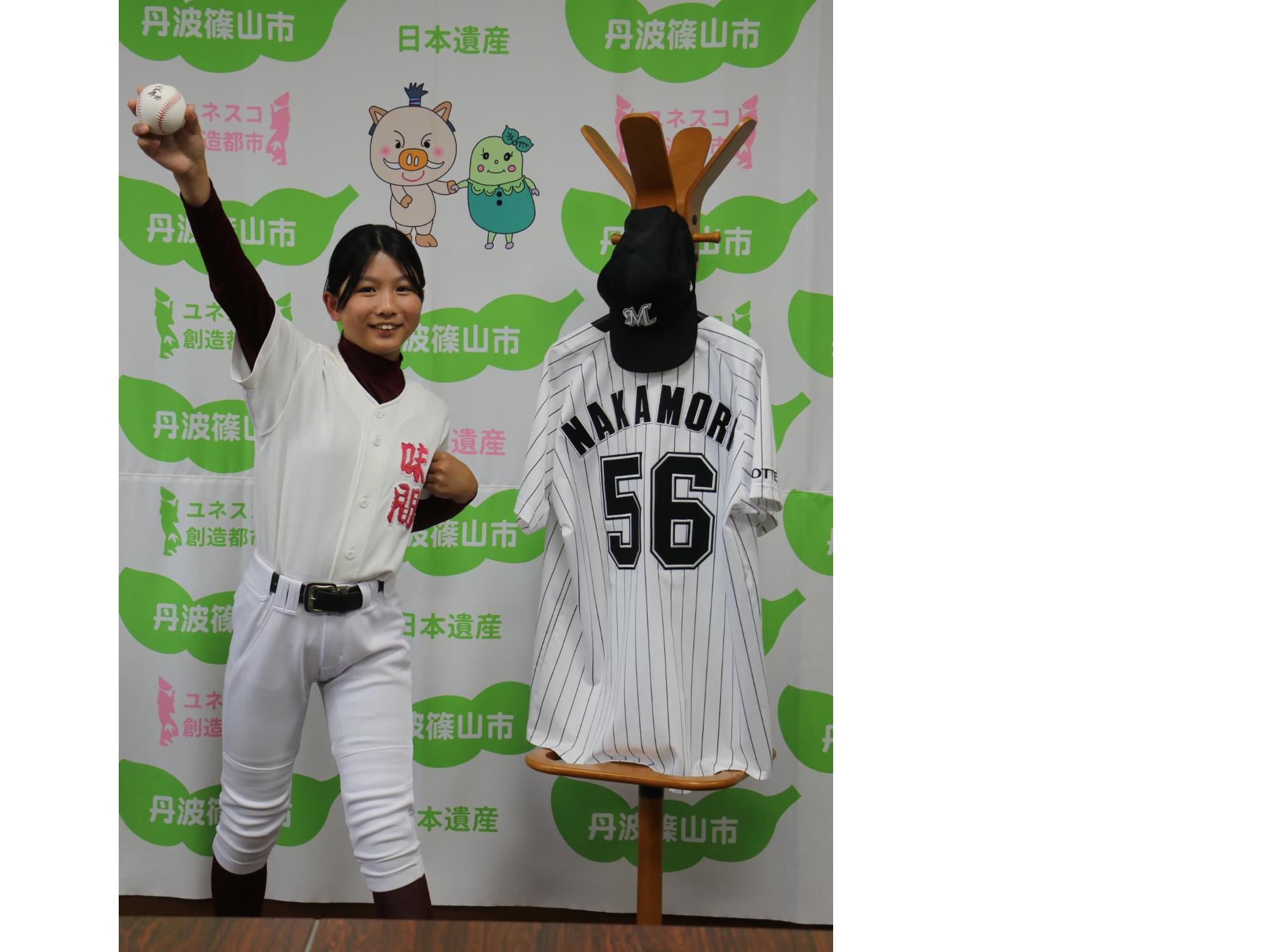 ファーストピッチの投球者山中さん