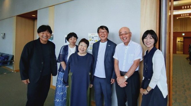 中貝さん中川智子さん市長らの集合写真
