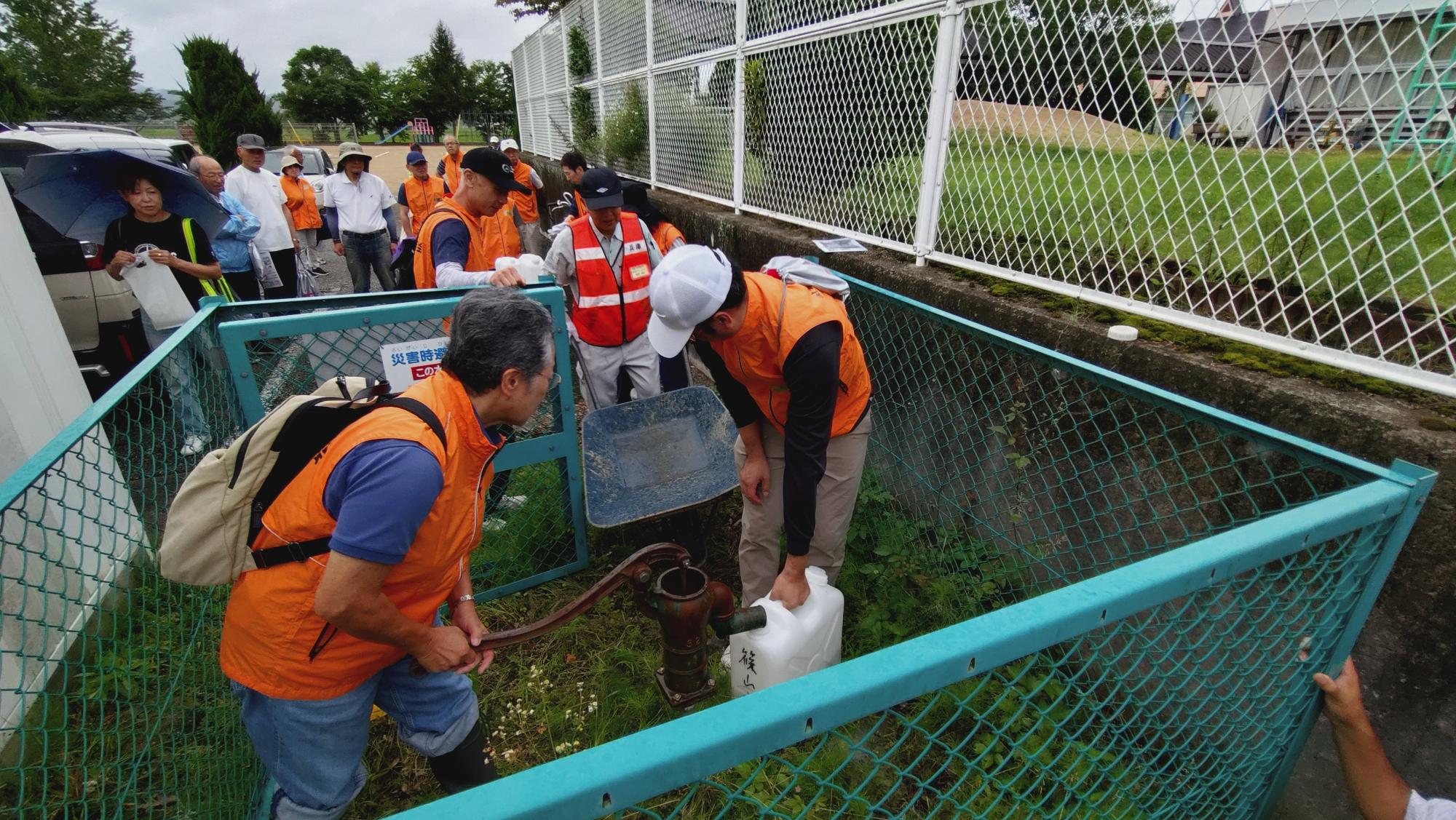 岡野地区総合防災訓練の様子