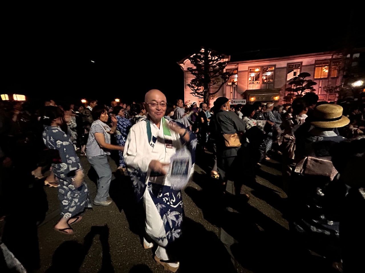 郡上おどりの様子