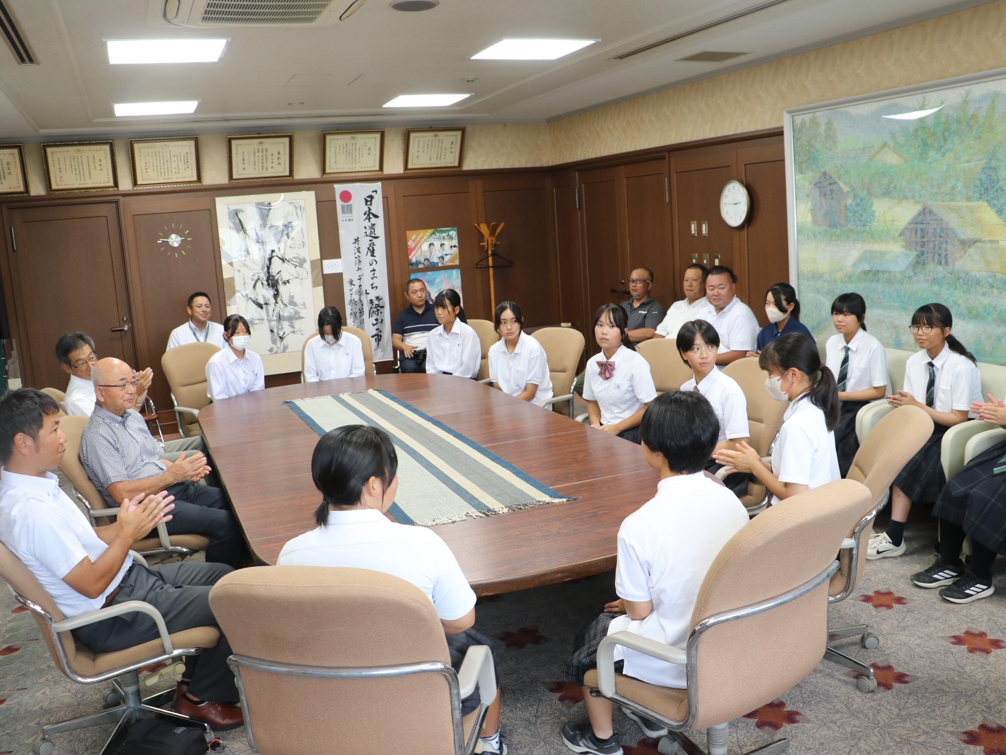 「丹波篠山SOFTBALLCLUB」全国大会出場報告の様子