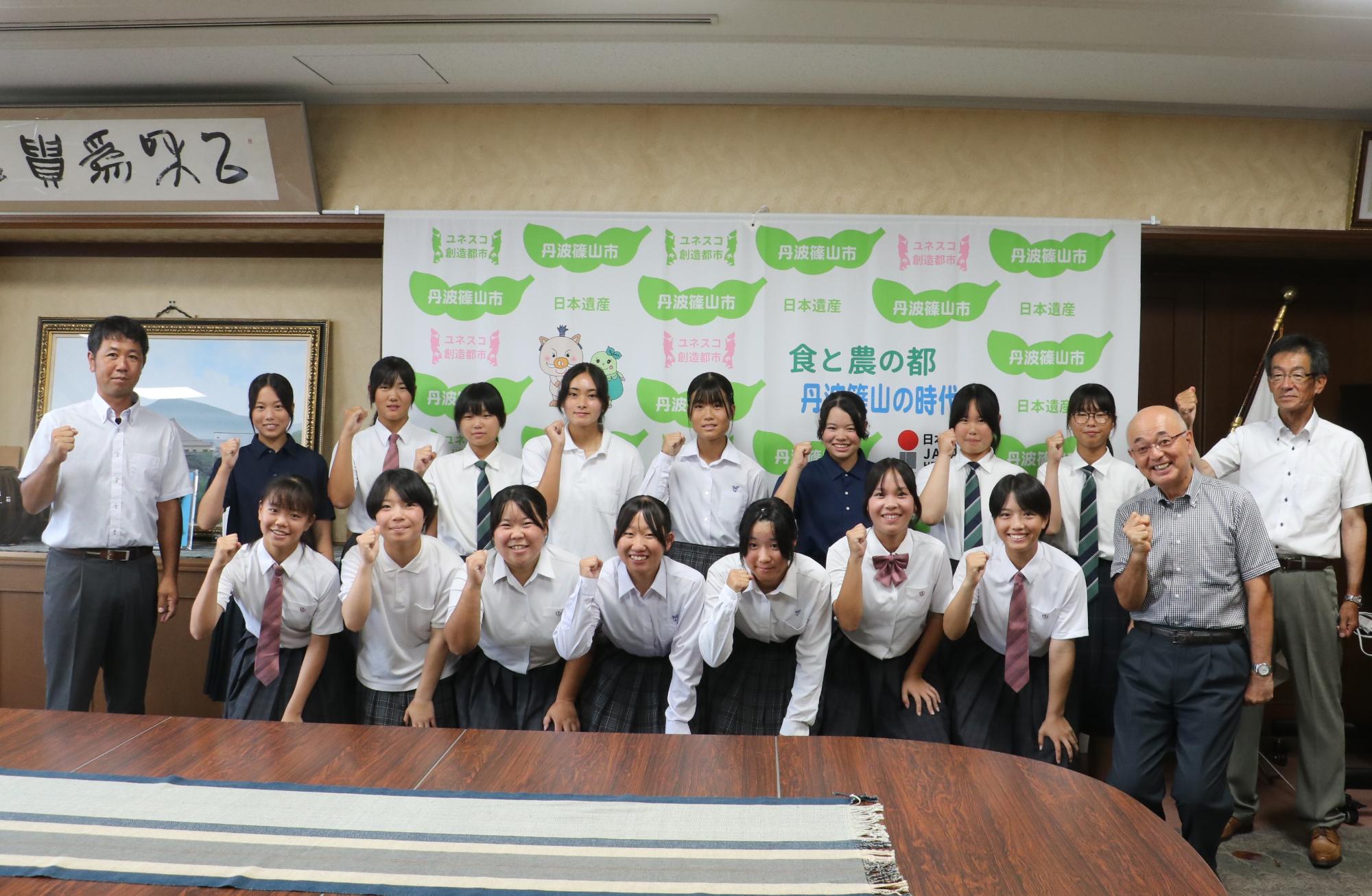 「丹波篠山SOFTBALLCLUB」全国大会出場報告の様子