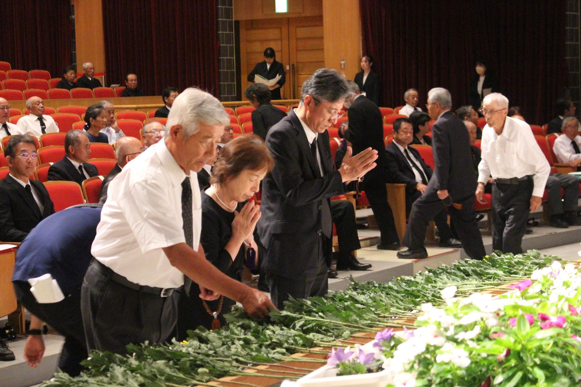 戦没者追悼式の様子