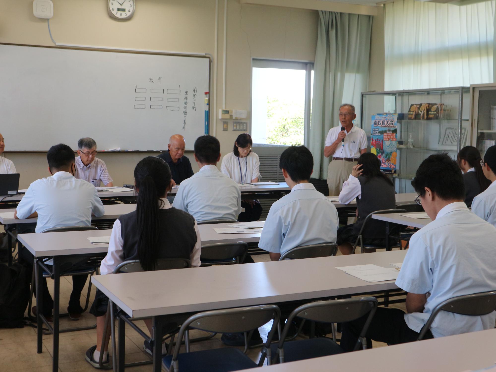 篠山産業高等学校農と食科「戦時中の暮らしと体験」をテーマにした平和学習の様子