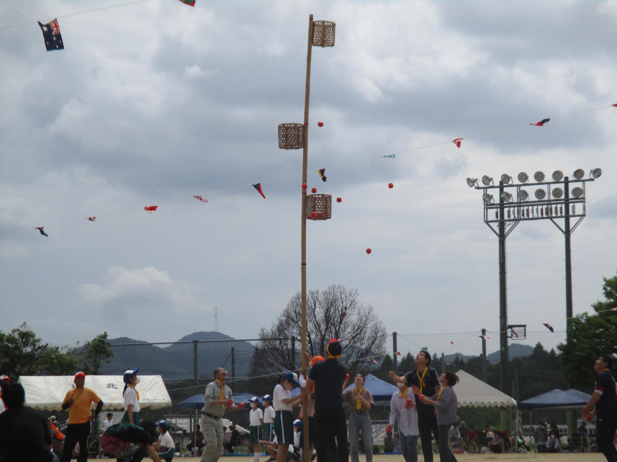 4年ぶりの西紀スポーツ祭 玉入れ