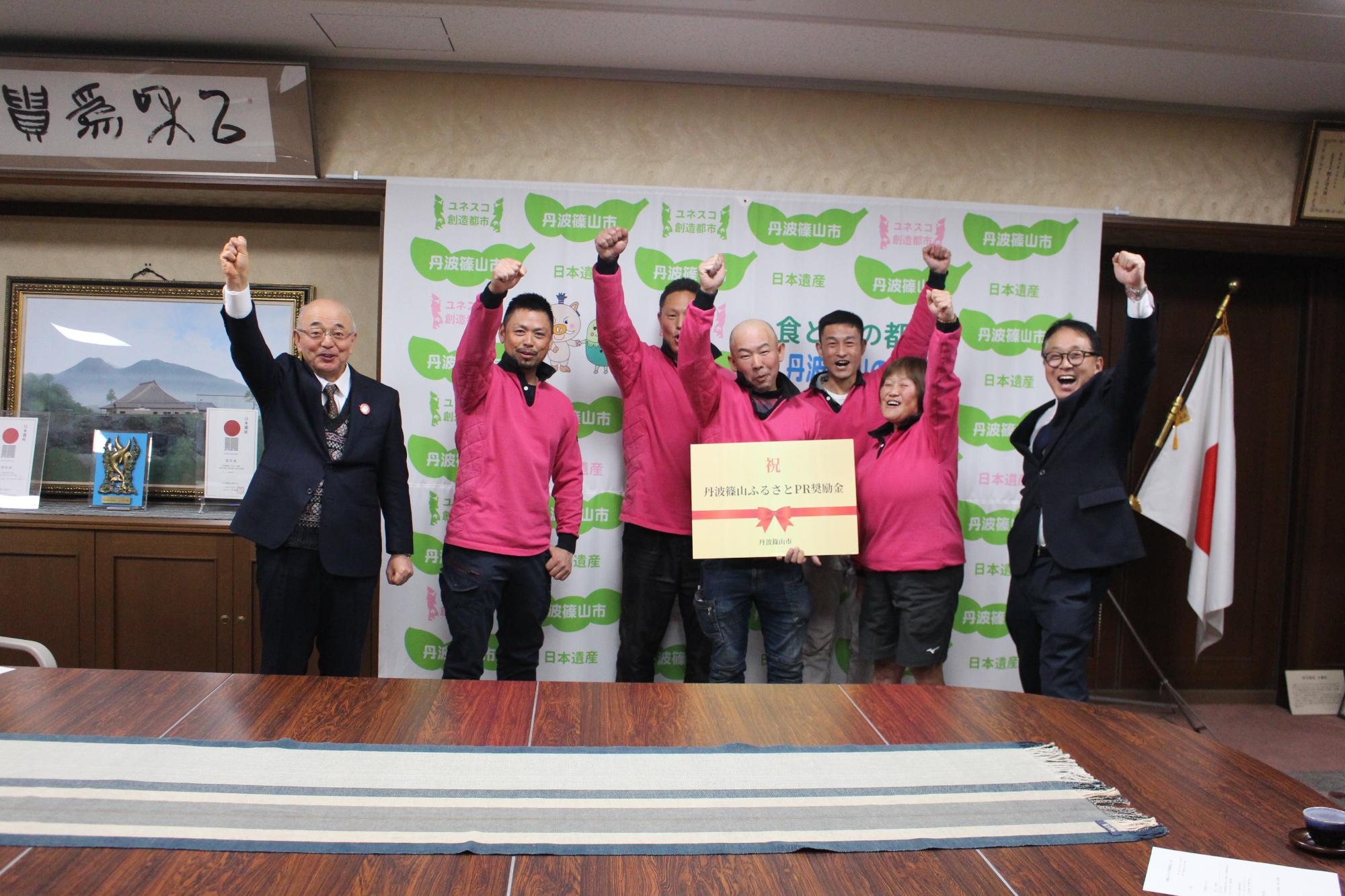 ささやまTWCの皆さんと市長と教育長でいつもの教育長エール