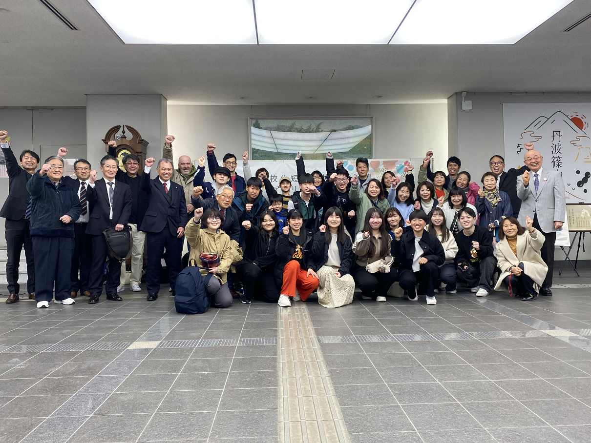 出発式に参加した皆さんの集合写真