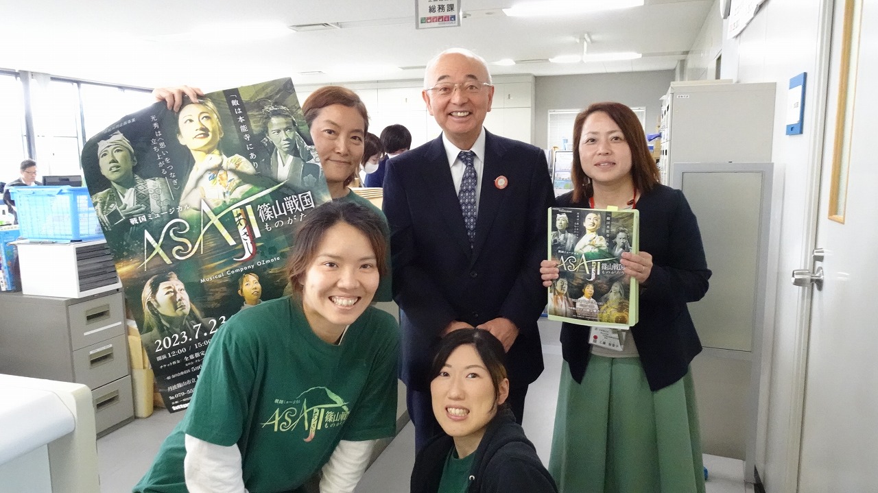 市長とミュージカルASAJI 関係者の皆さん