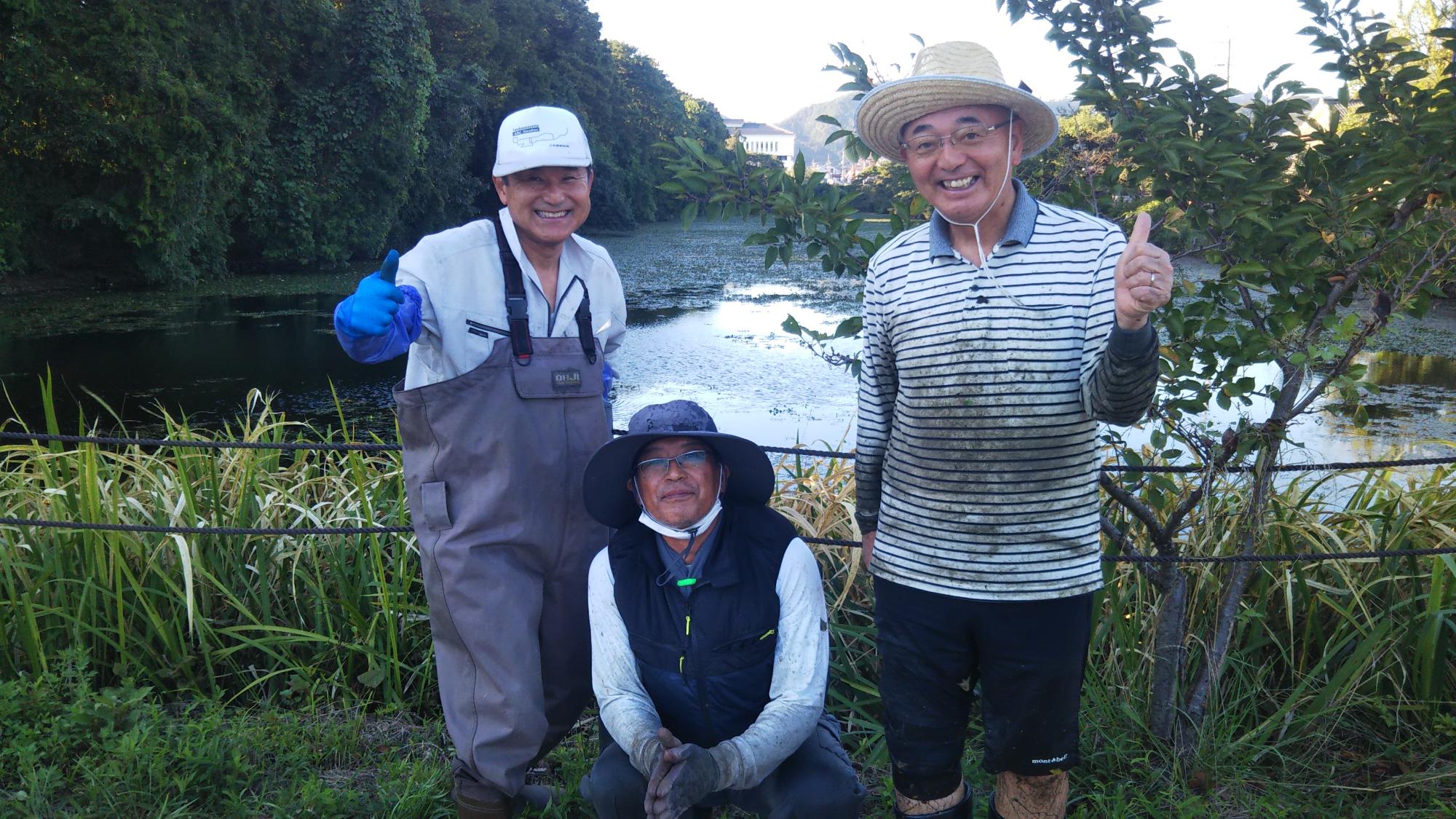 野々村参事、近成部長、市長 お堀の前で