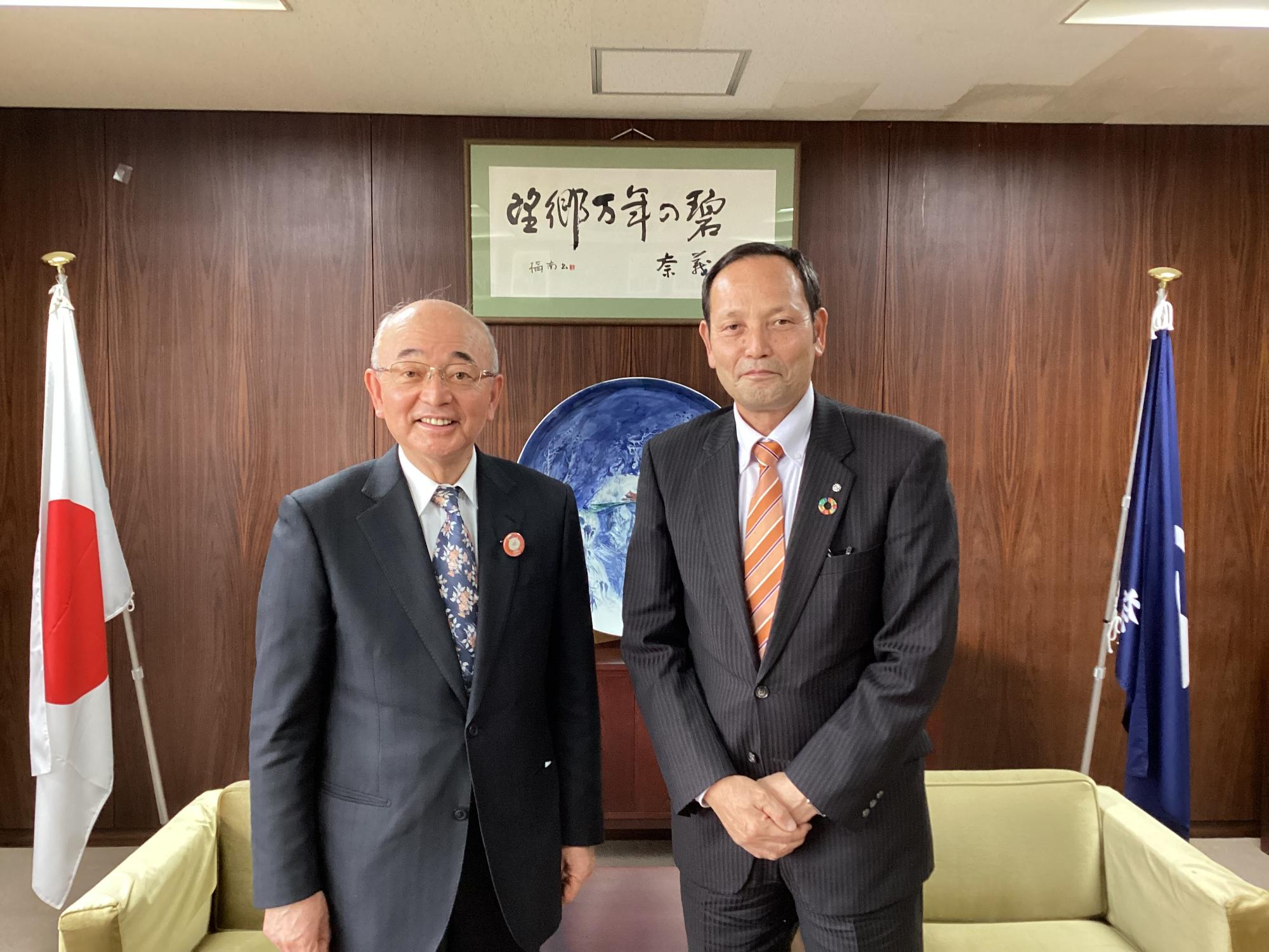 市長と奈義町長の記念撮影