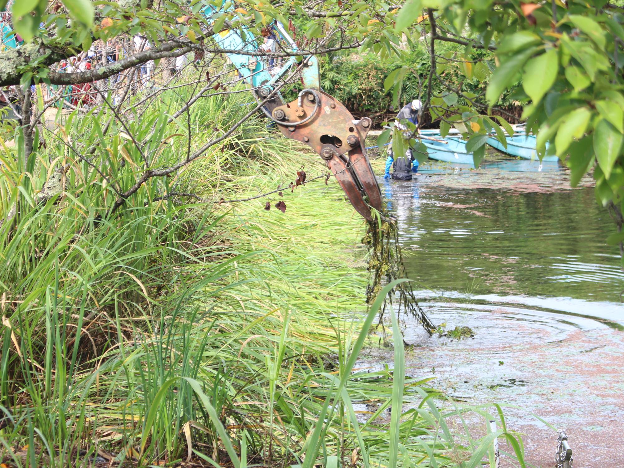 クレーン車の様子