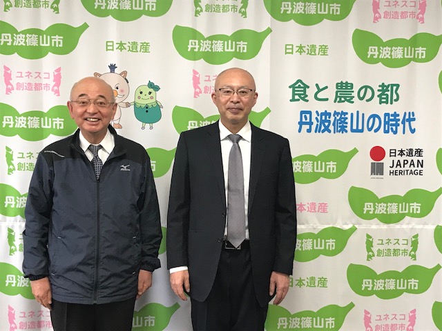 市長と三浦署長の記念撮影