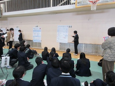 探求の発表をしている