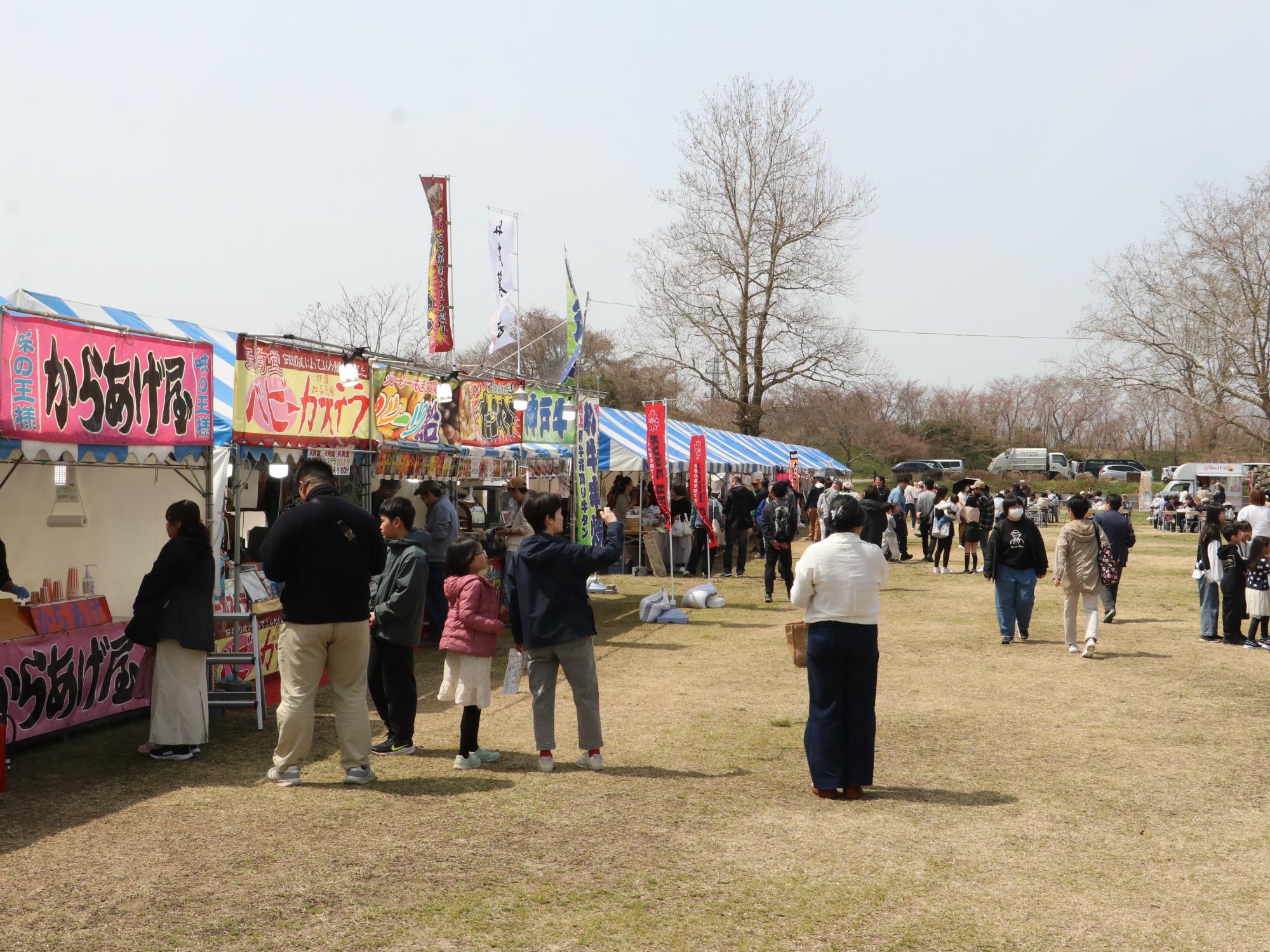 うまいもんお城横丁の風景