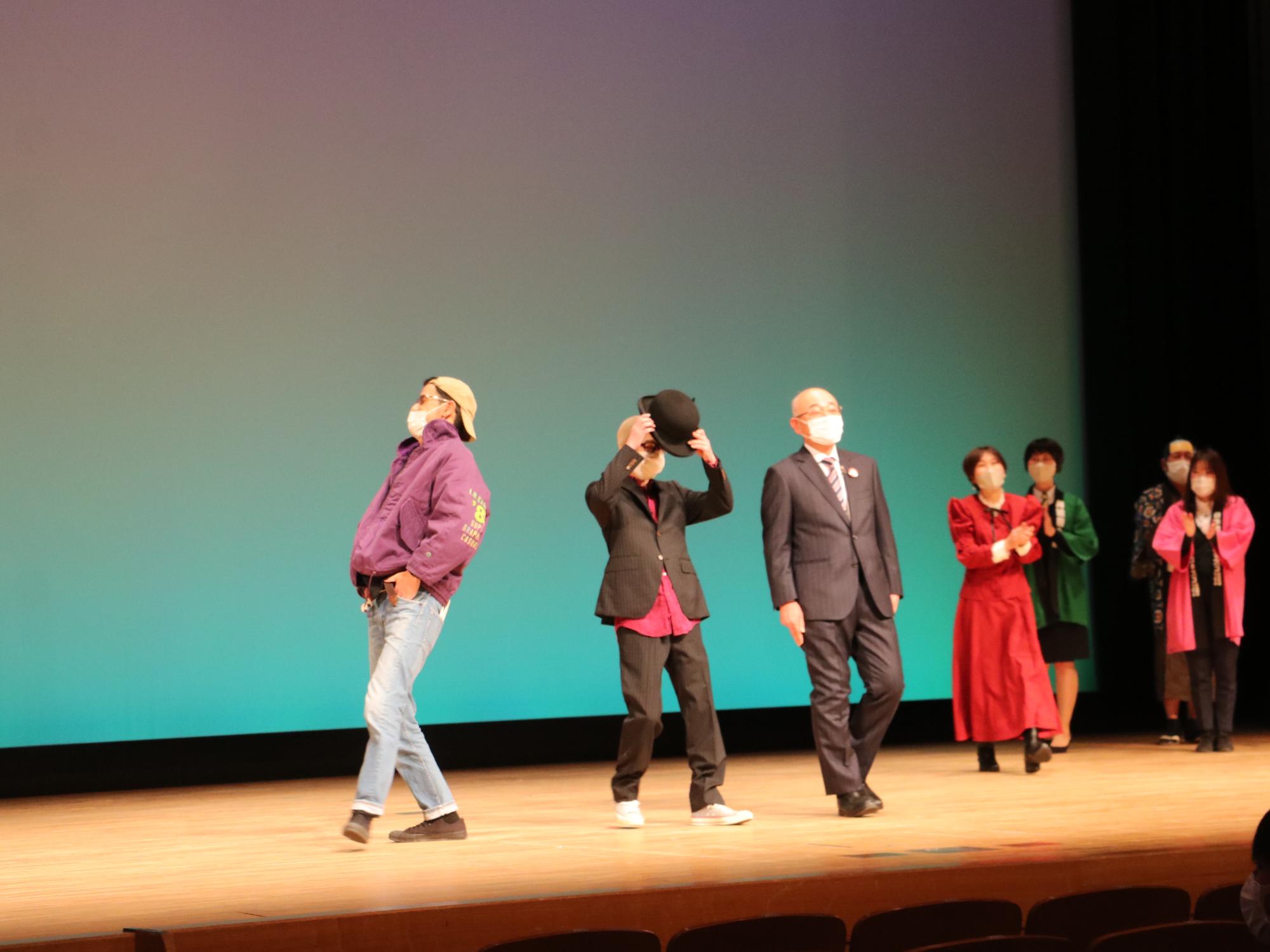 市長劇団からのお祝い