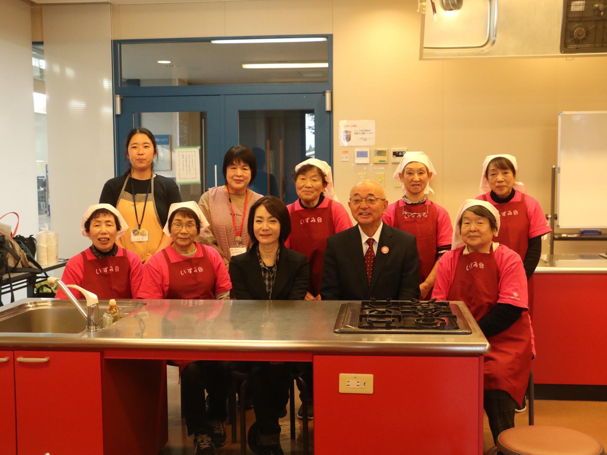 香西さんといずみ会の皆さん