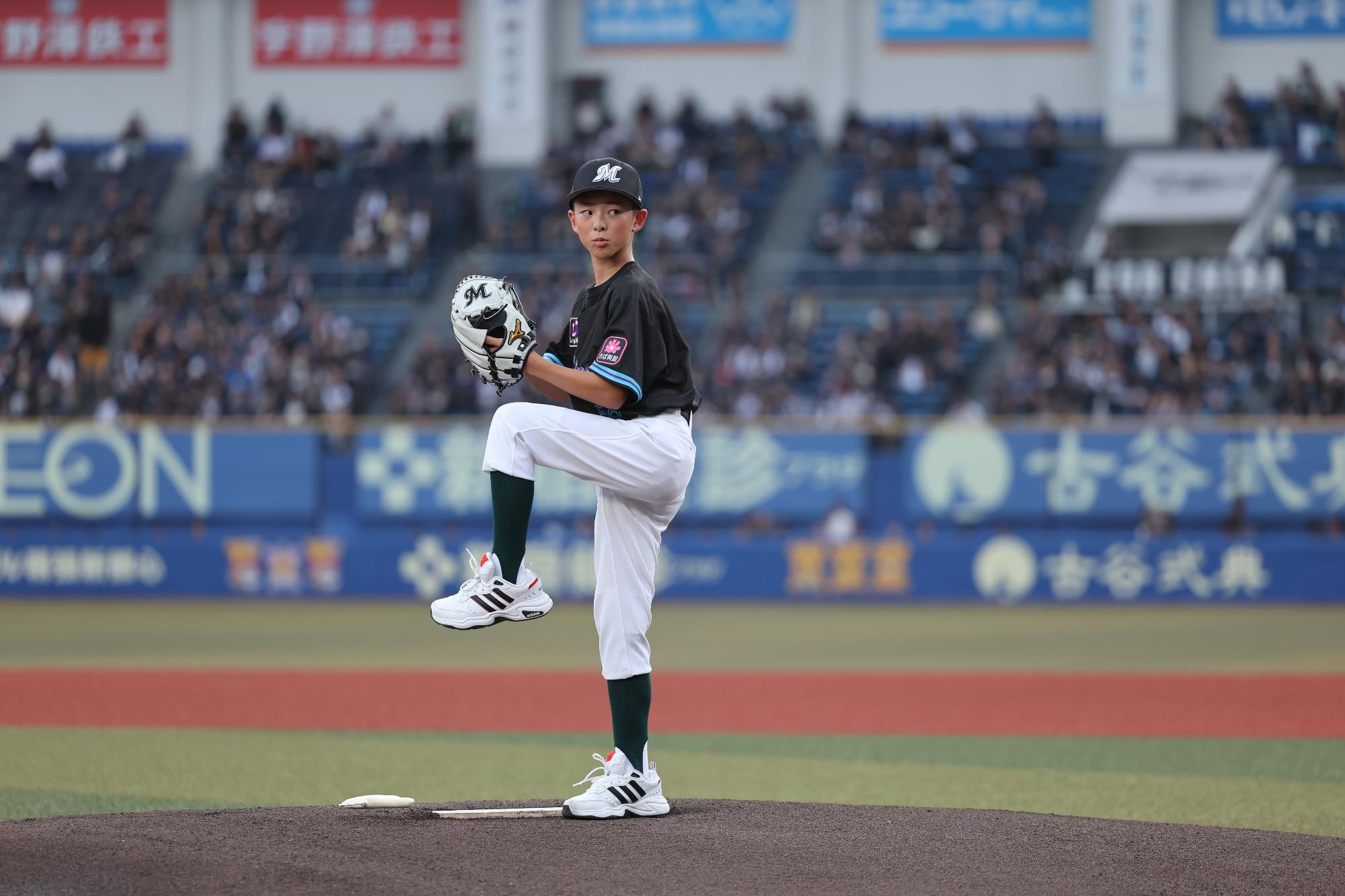 ファーストピッチを務めた黒田璃空さん
