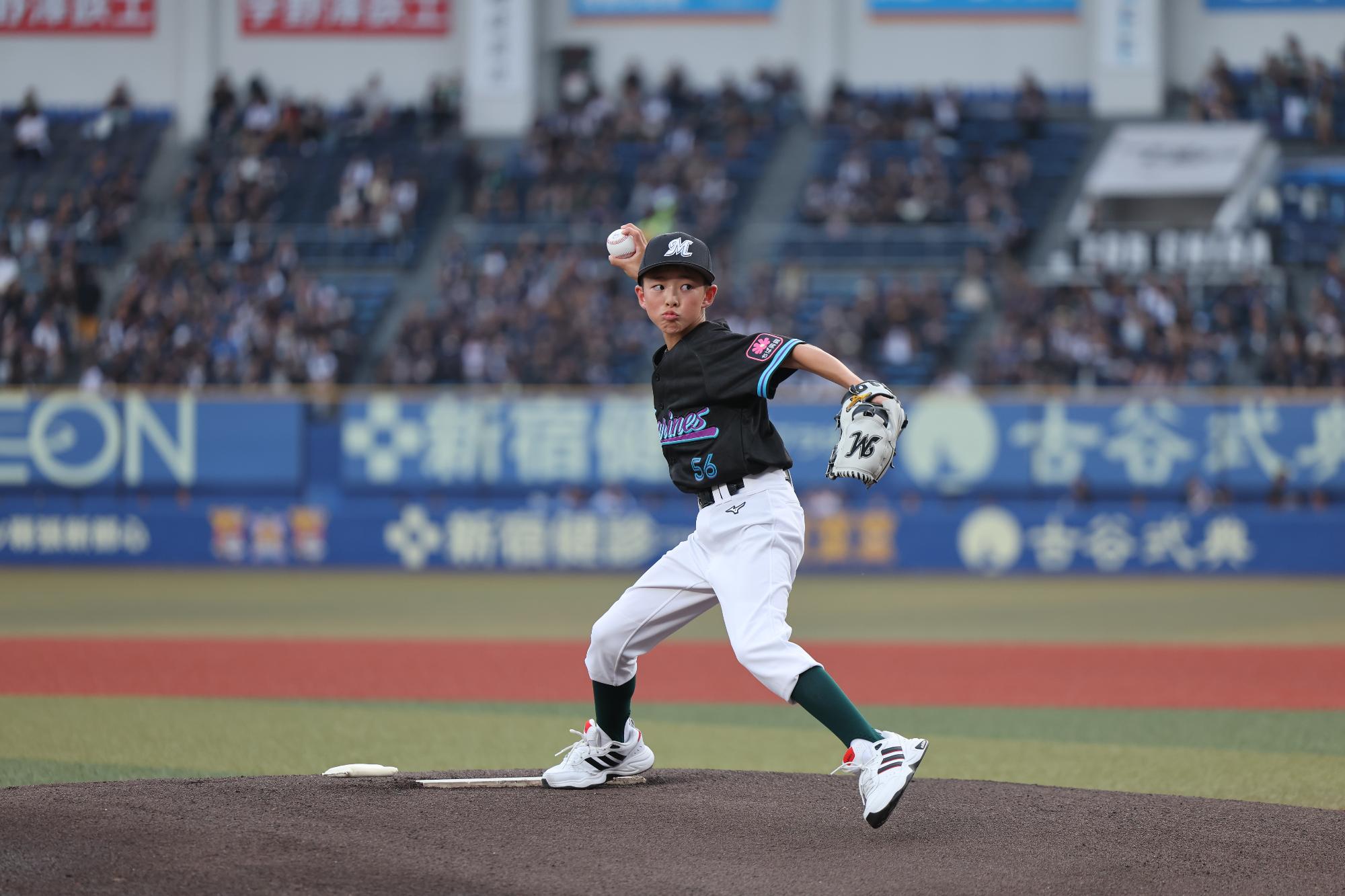 ファーストピッチを務めた黒田璃空さん