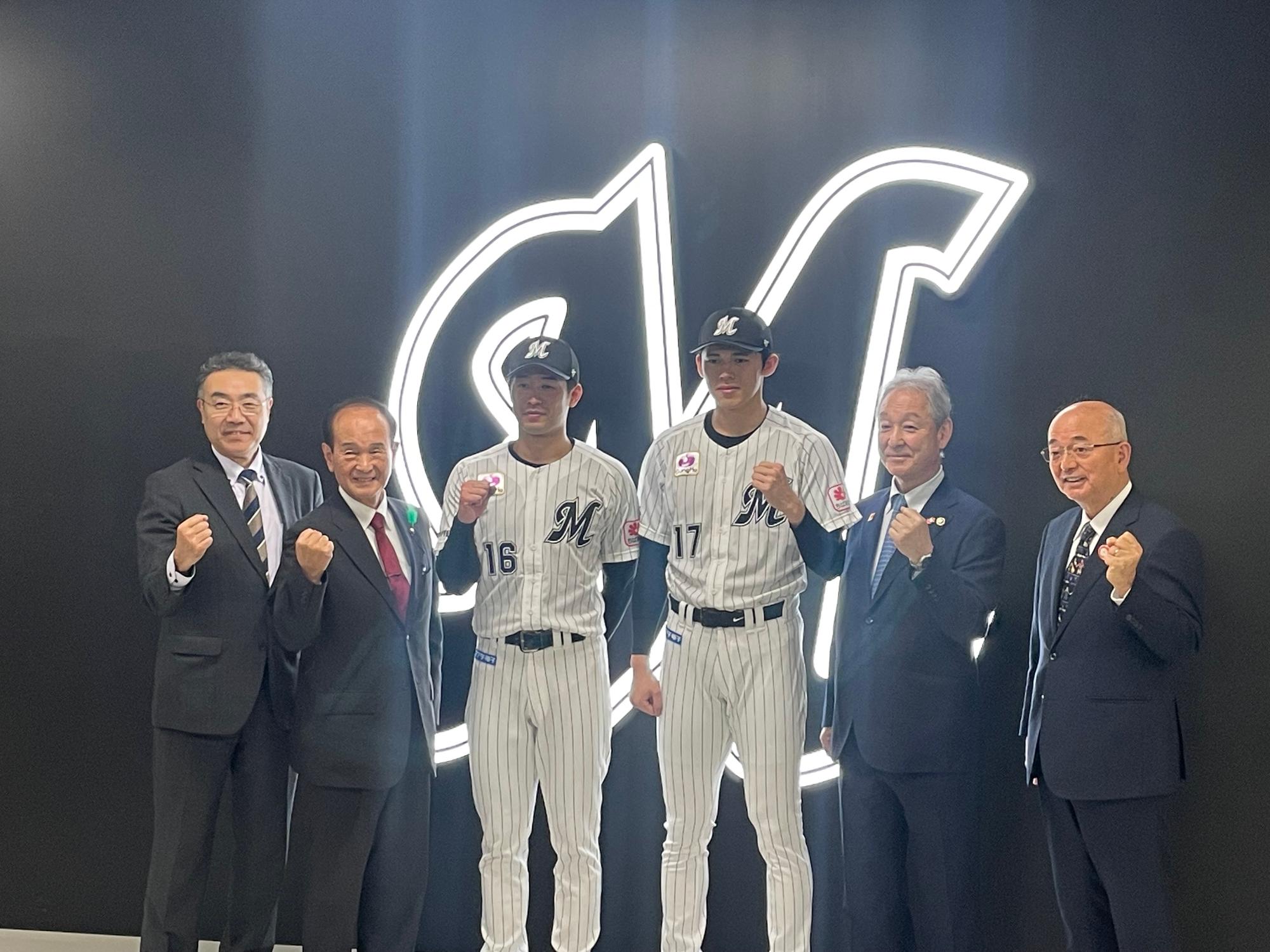 選手と一緒に写真撮影