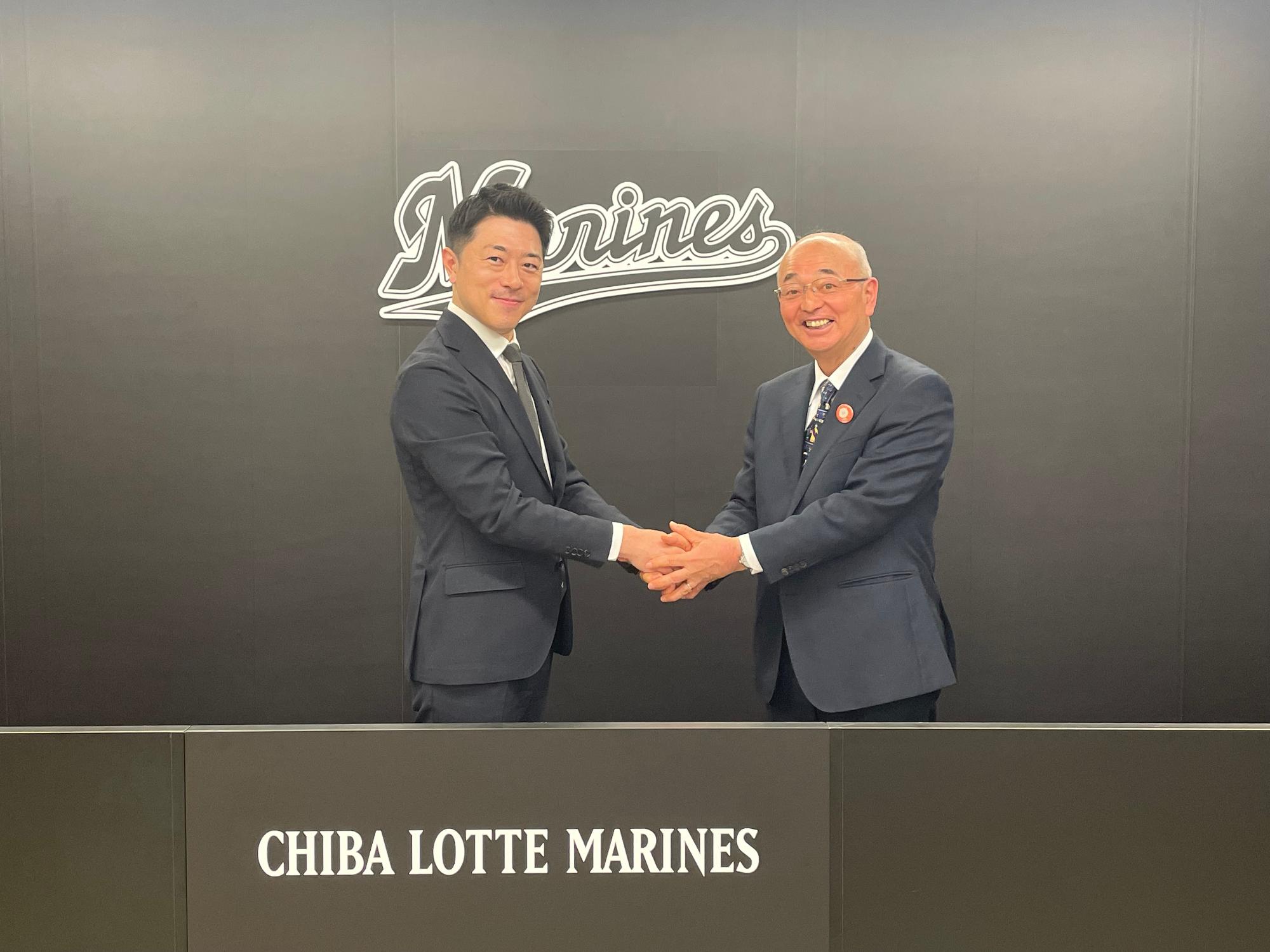 高坂社長との握手