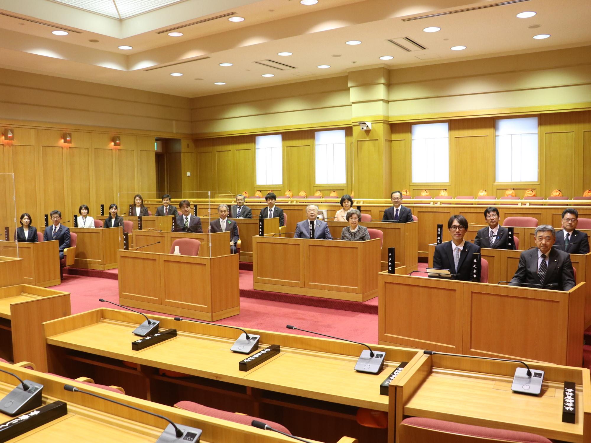 新しい市議会議員の皆さん