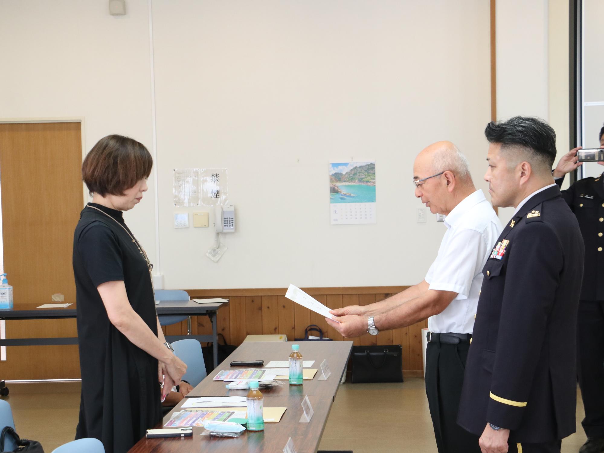 委嘱状交付の様子