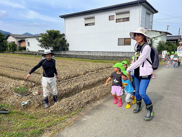 たかしろ保育園黒豆移植