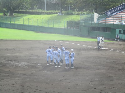 ピンチに選手がマウンドに駆け寄る
