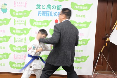 ふるさと奨学金空手3