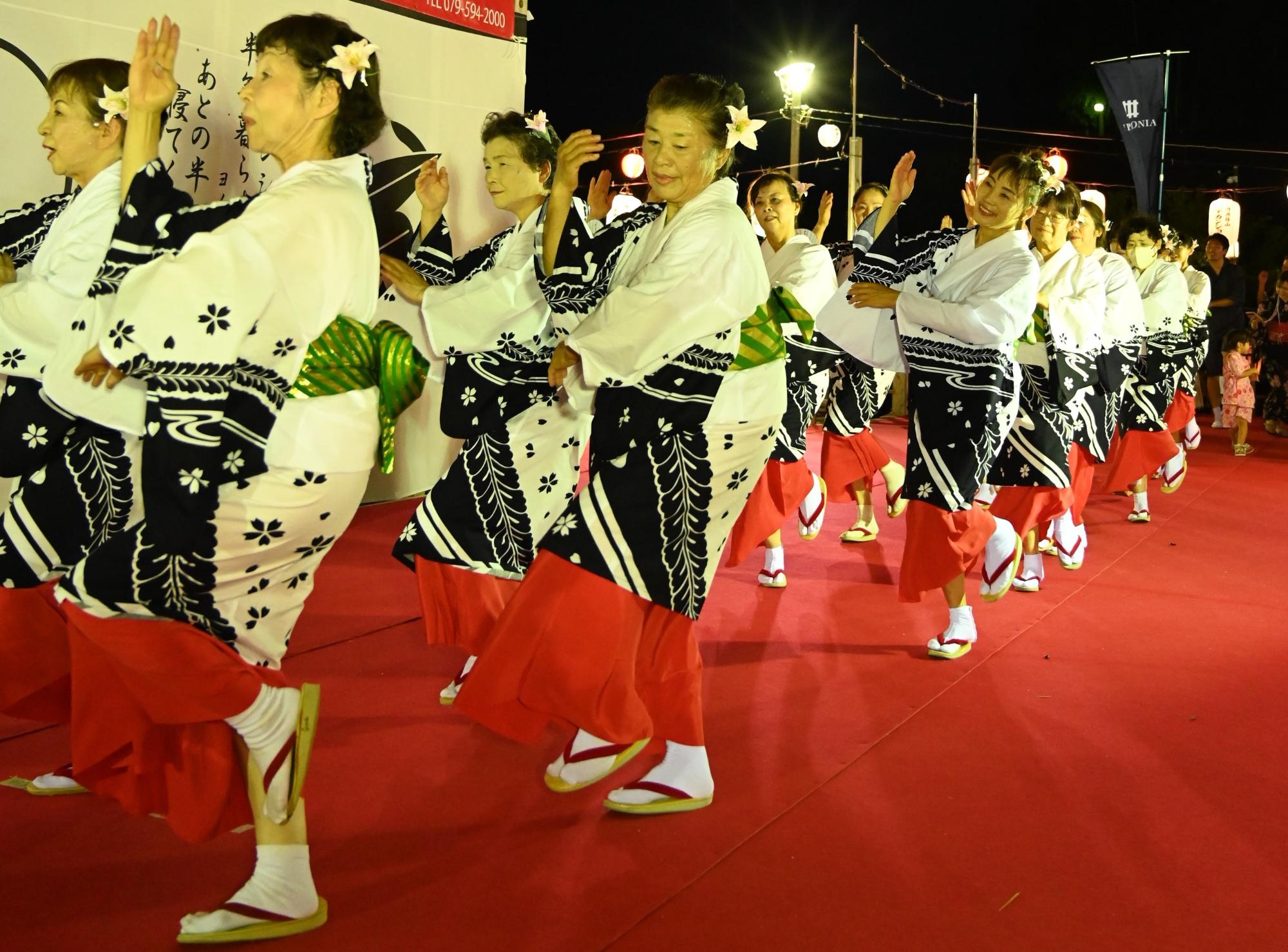 総踊りの様子