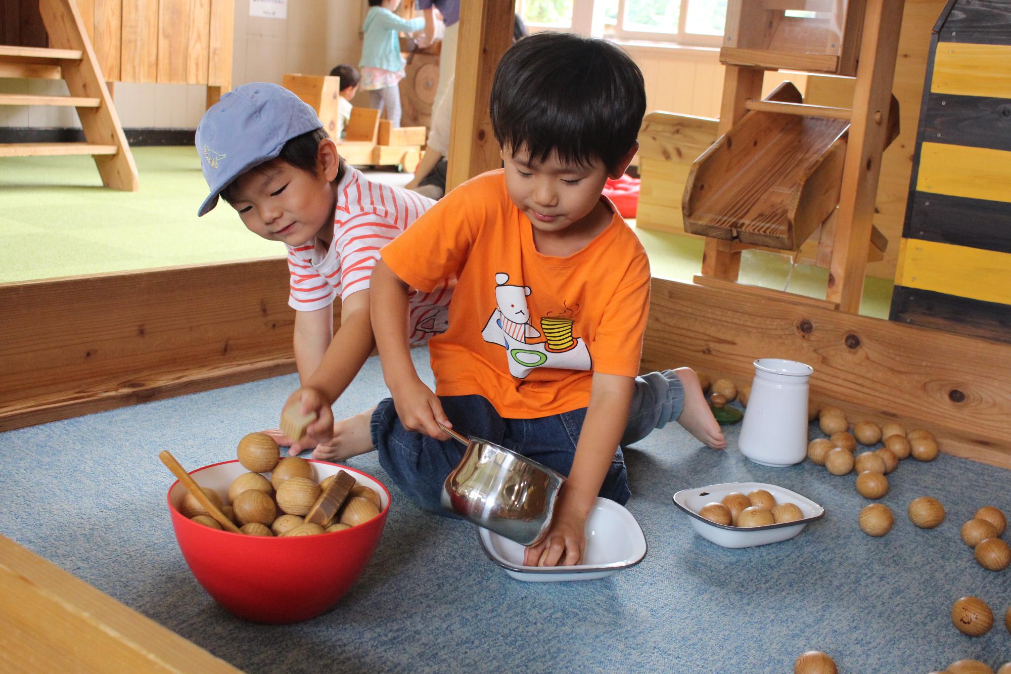 ちるみゅー城で遊ぶ子供