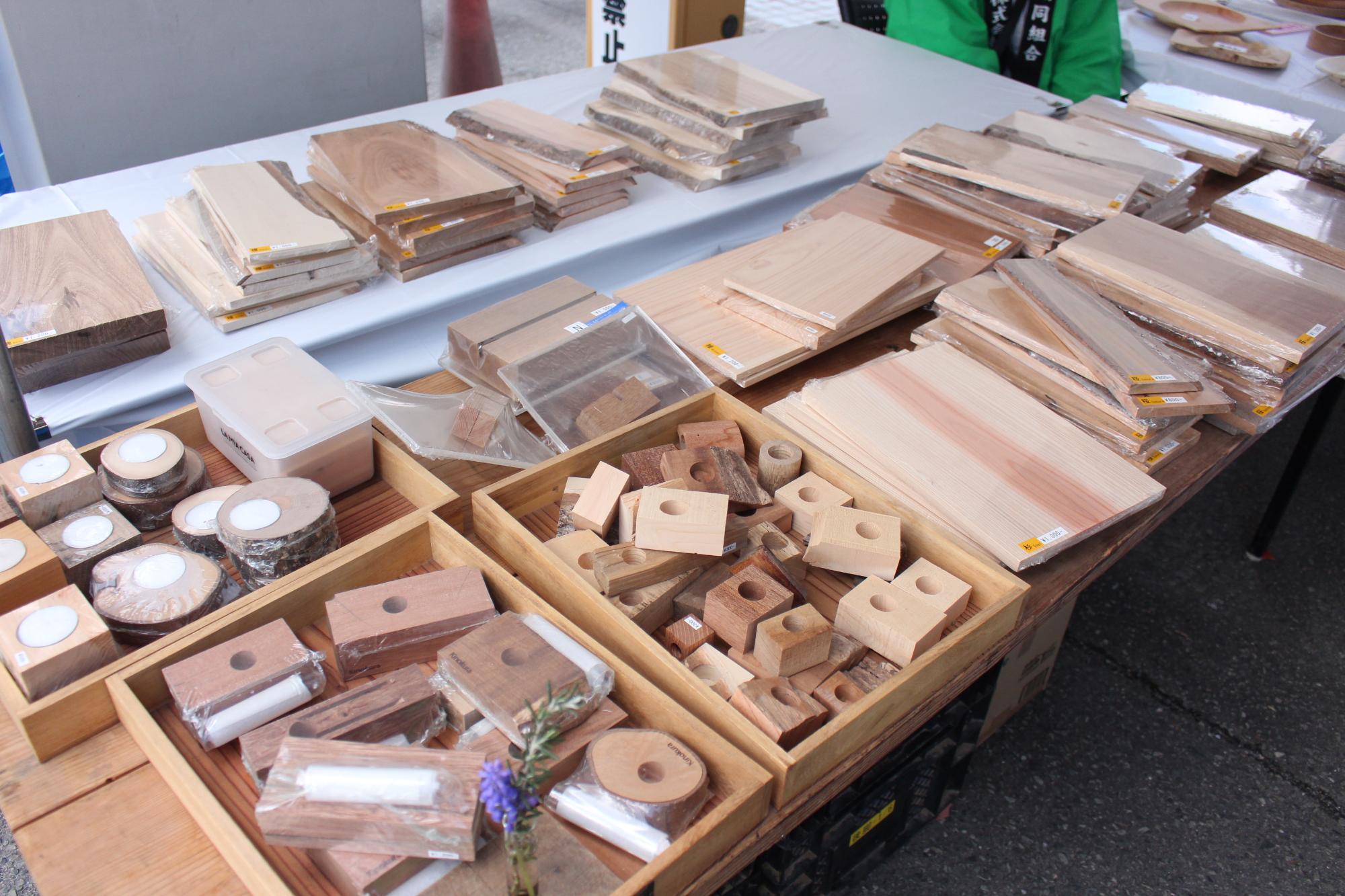 丹波篠山市産の木材で作られた雑貨