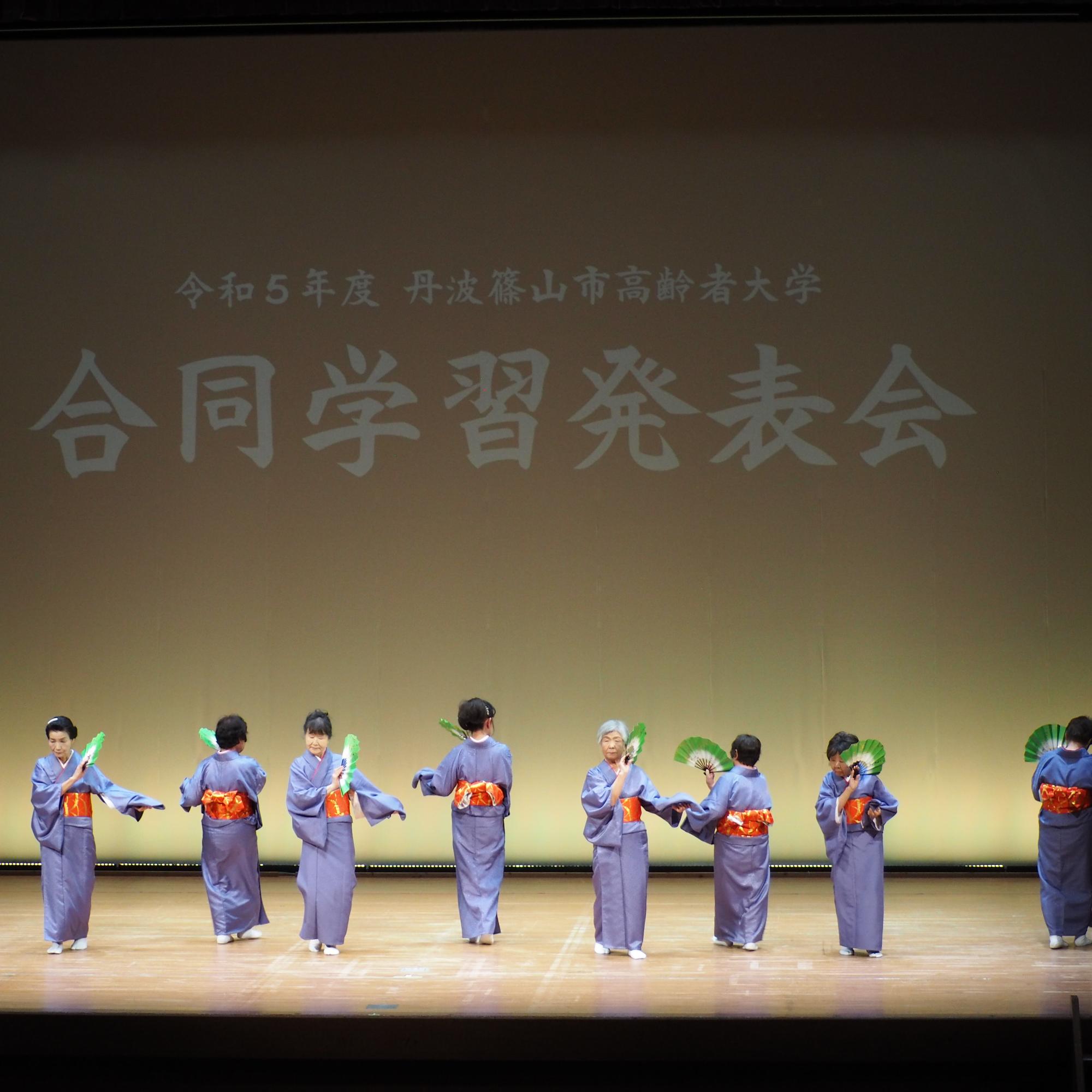 民舞踊