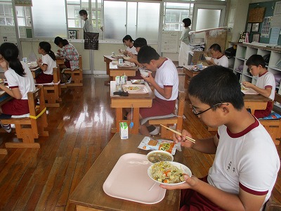 給食3