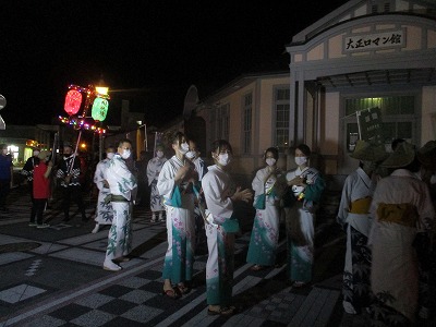 祭りの様子2