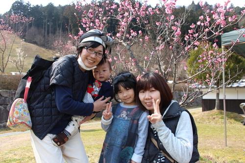 日覺ひらりちゃんとご家族3人の写真