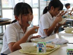 学校給食の米飯に使われている農都のめぐみ米