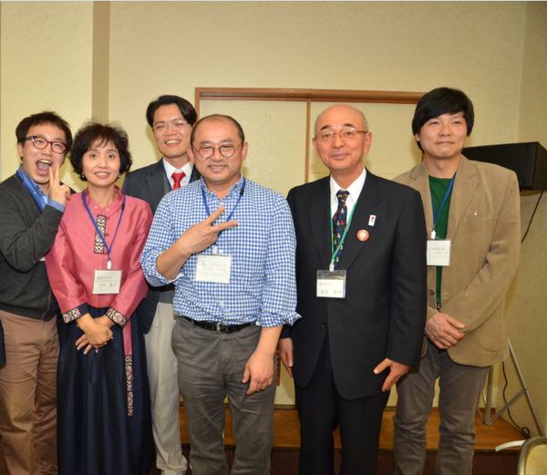 イチョンのみなさんと市長が一緒に記念写真