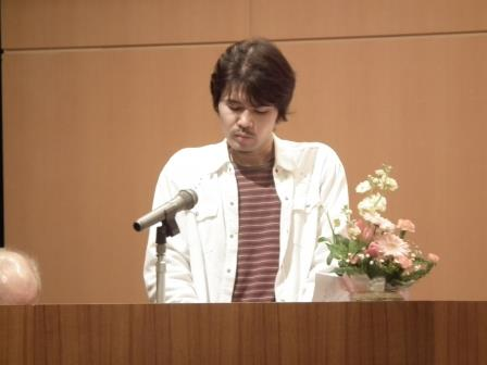 渡辺さんがお話されている写真